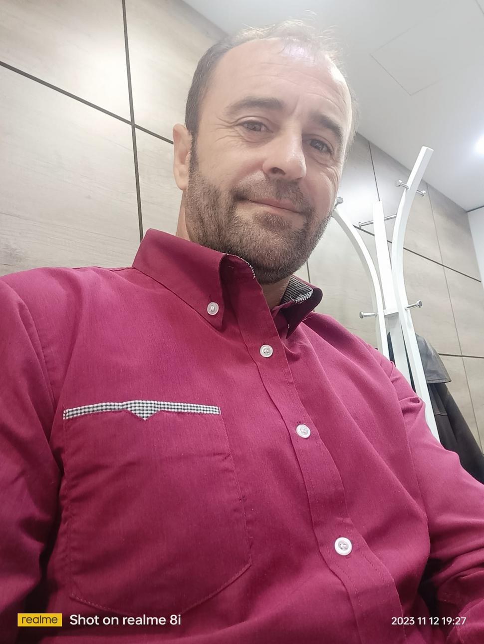 Un cântăreţ de muzică populară din Gorj a încercat să-şi ia viaţa în timpul unui apel video cu soţia 869831