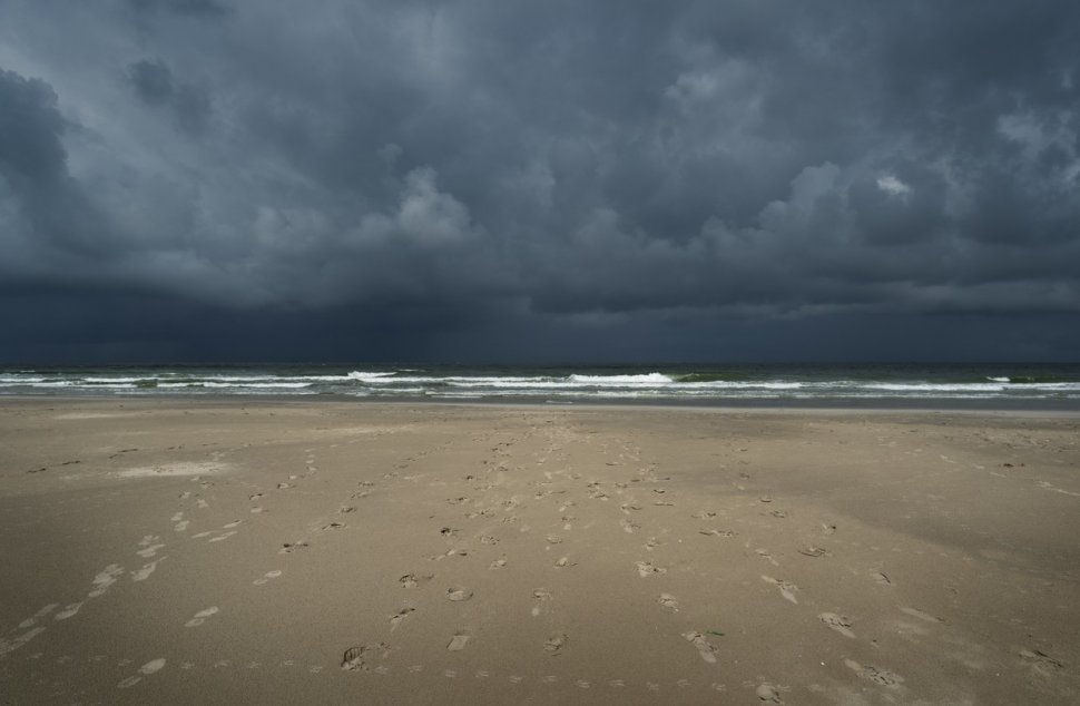 Ciclon în Marea Neagră! Rafale de vânt de peste 100 km/oră, în acest weekend, la malul mării