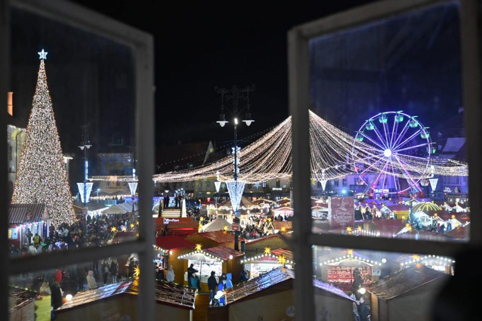 Primele imagini de la Târgul de Crăciun din Sibiu. Preţul cu care se vinde vinul fiert în noul sezon 869942