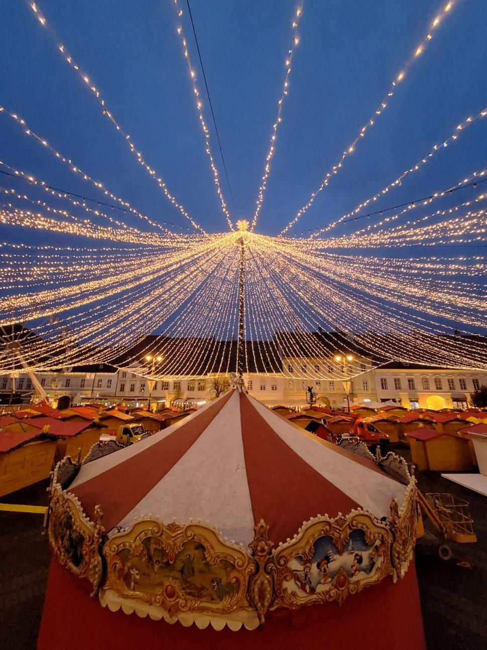 Primele imagini de la Târgul de Crăciun din Sibiu. Preţul cu care se vinde vinul fiert în noul sezon 869948