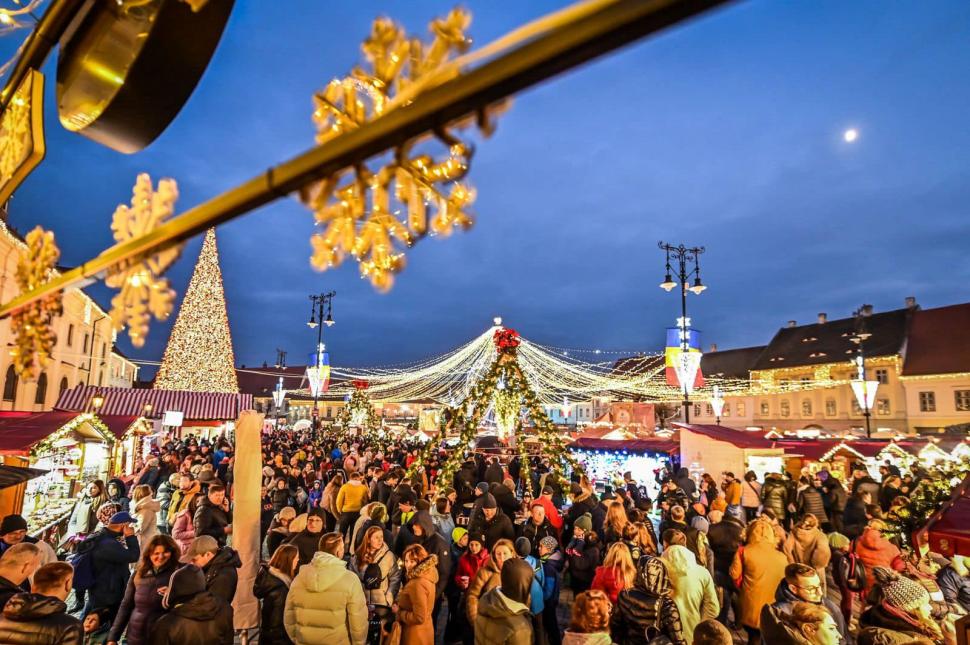 Primele imagini de la Târgul de Crăciun din Sibiu. Preţul cu care se vinde vinul fiert în noul sezon 869949