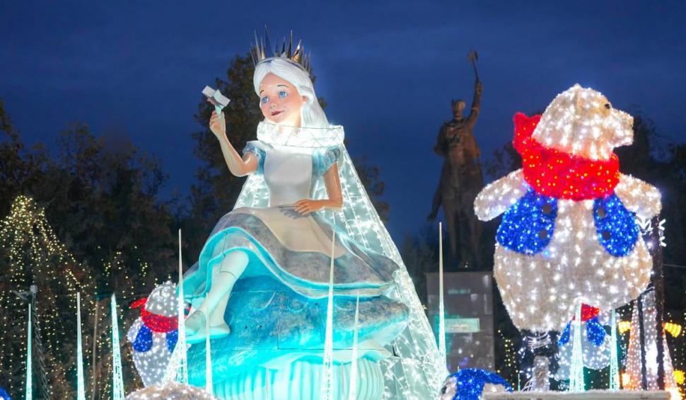 Târgul de Crăciun de la Craiova și-a deschis porțile. "Crăiasa Zăpezii" tema principală 869958