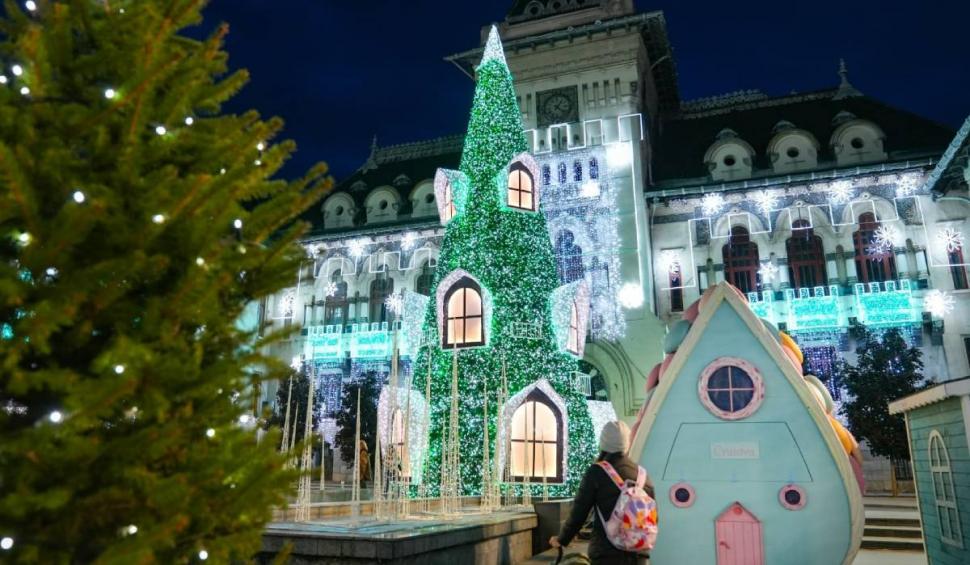 Târgul de Crăciun de la Craiova și-a deschis porțile. "Crăiasa Zăpezii" tema principală 869961