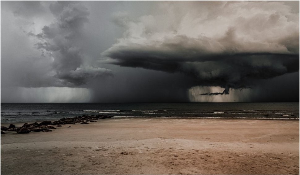Furtuna Frederico lovește bazinul Mării Negre. Vânt puternic și valuri uriașe, până duminică 