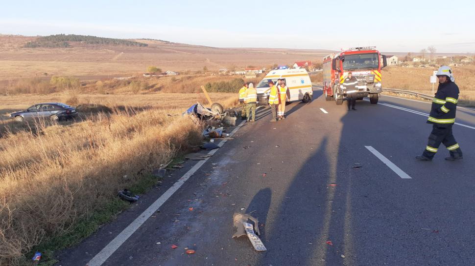 Accident între un TIR şi un microbuz cu opt persoane, lângă localitatea Gălbiori din judeţul Constanţa 870148