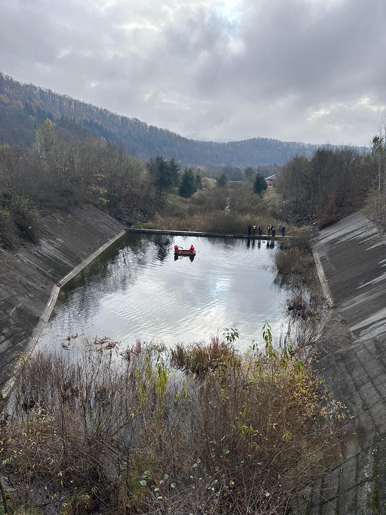 Adolescent de 16 ani dat dispărut, găsit fără viață în Lacul Zetea din Harghita 870180
