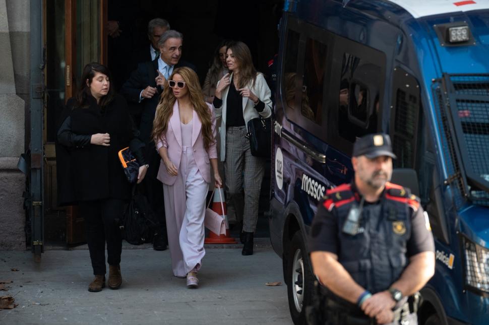 Shakira va plăti peste 7 milioane de euro ca să evite procesul pentru fraudă fiscală. Acordul pe care l-a semnat "de dragul copiilor" 870202