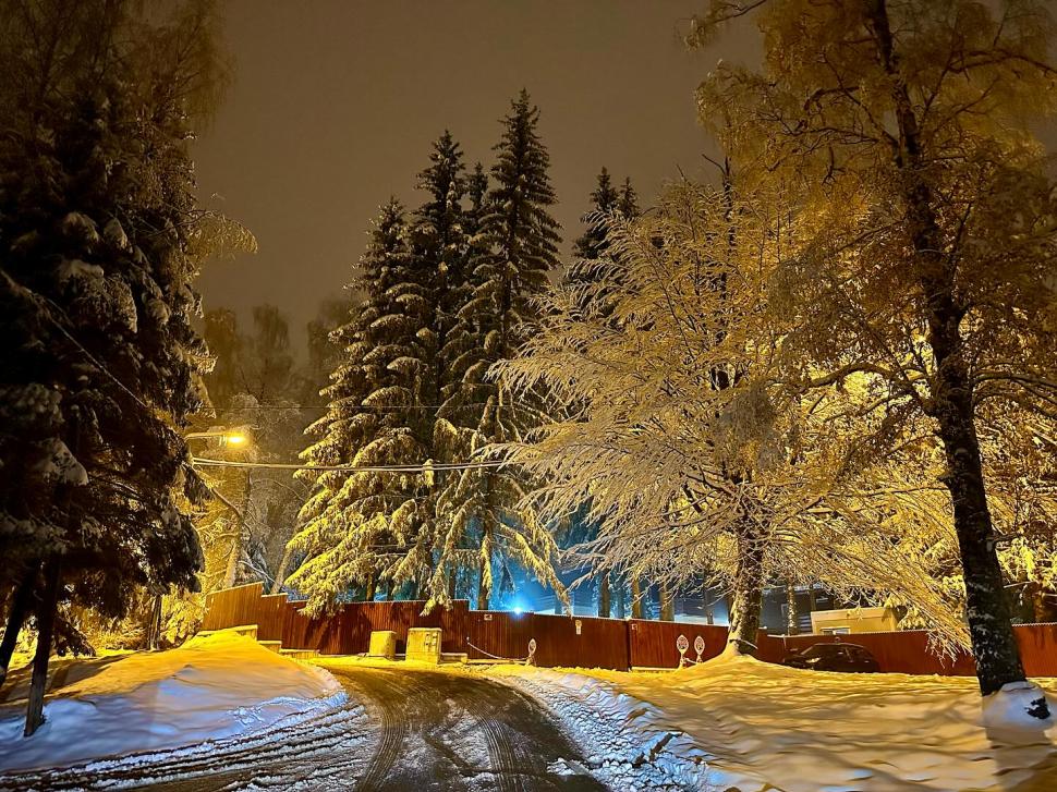 Staţiunile de la munte, pline cu turişti în primul weekend cu zăpadă: "Avem pârtie pregătită" 870134