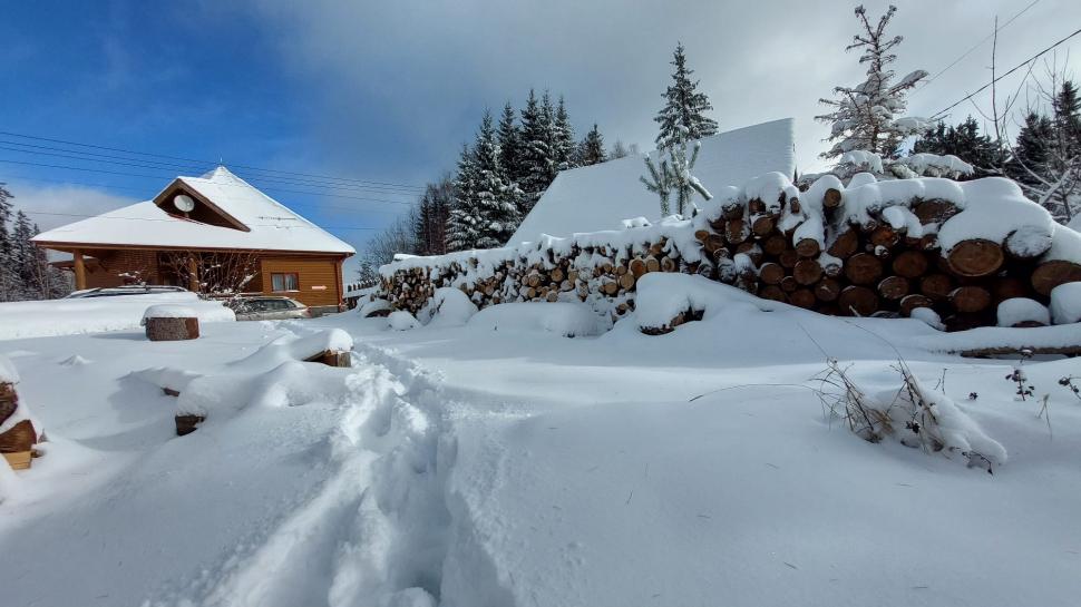 Staţiunile de la munte, pline cu turişti în primul weekend cu zăpadă: "Avem pârtie pregătită" 870141