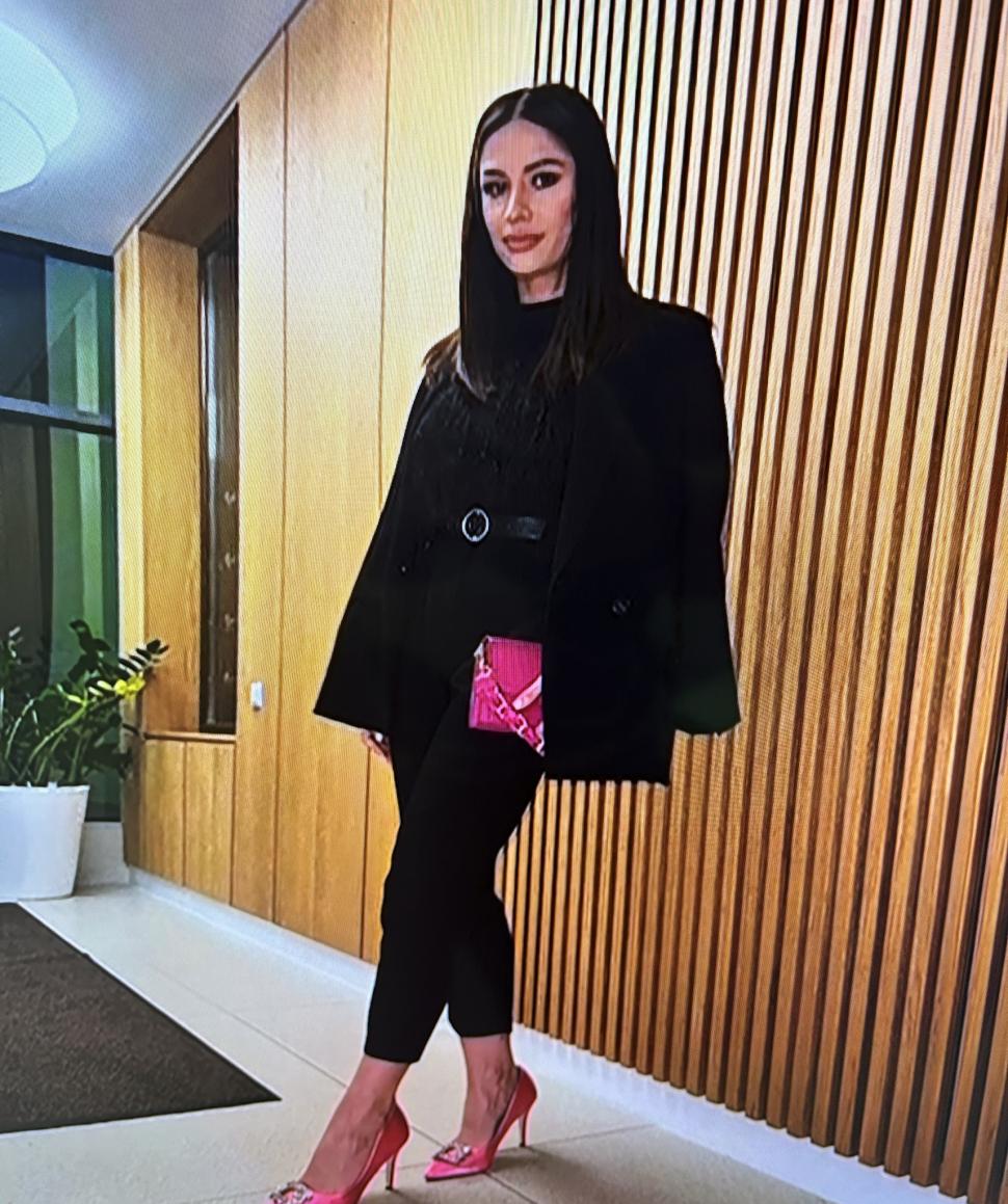 Fostă purtătoare de cuvânt a Brigăzii Speciale de Intervenţie a Jandarmeriei, prinsă cu droguri în poşetă în timpul unui control de rutină în Bucureşti 870316