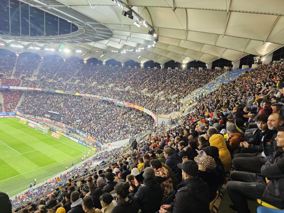 Zeci de petarde ascunse în diferite zone ale unei tribune, înaintea meciului România - Elveția 870489