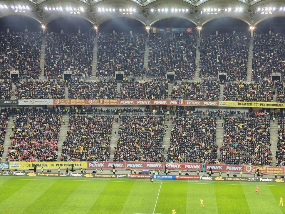 Zeci de petarde ascunse în diferite zone ale unei tribune, înaintea meciului România - Elveția 870491