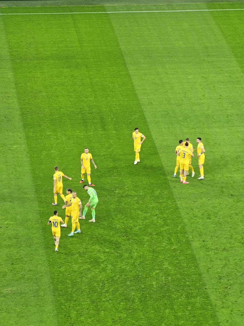 Zeci de petarde ascunse în diferite zone ale unei tribune, înaintea meciului România - Elveția 870495