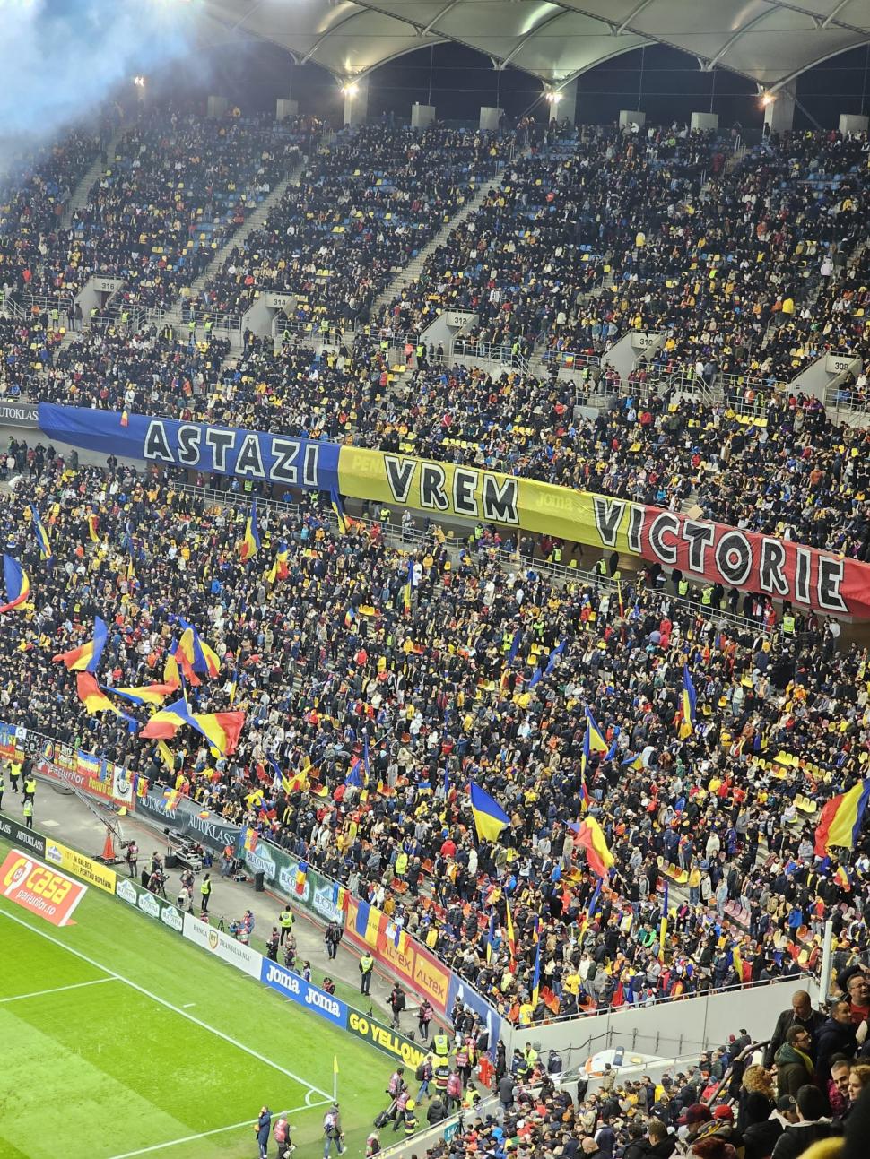 Zeci de petarde ascunse în diferite zone ale unei tribune, înaintea meciului România - Elveția 870496