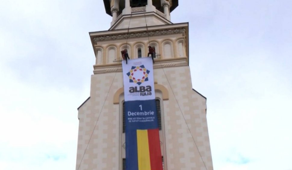 Pregătiri intense pentru 1 Decembrie, la Alba Iulia. Tricolorul, ridicat pe Catedrala Reîntregirii Nemului