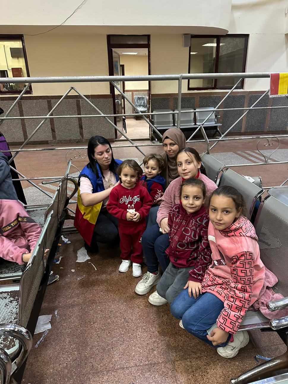MAE: ”Un grup de 12 cetățeni români și membri de familie au fost evacuați din Fâșia Gaza” 870775