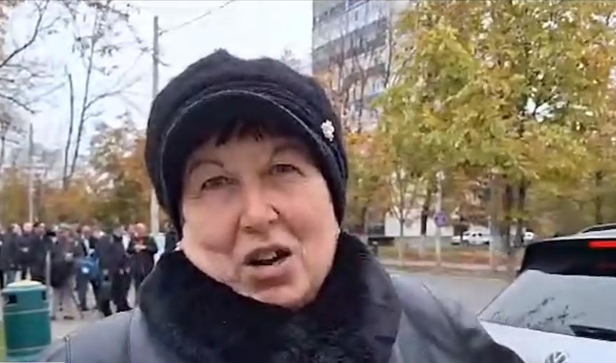 Moment inedit pentru premierul Marcel Ciolacu: A fost oprit de o pensionară care şi-a dorit să facă o poză cu el | "Să mărească pensia" 870641