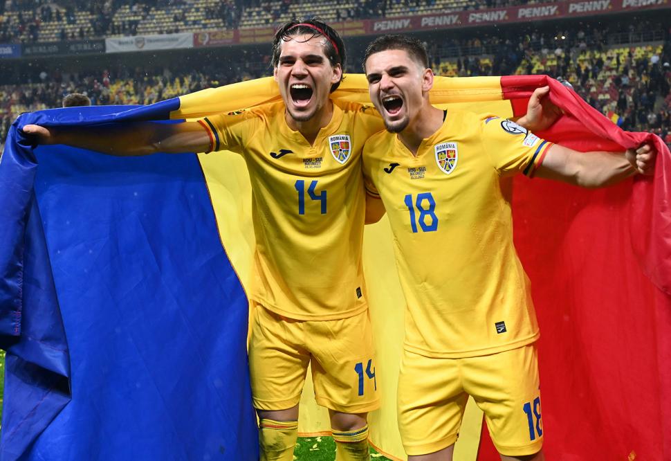 Imagini de senzaţie de la petrecerea tricolorilor după calificarea la EURO 2024. Dedicaţii pe manele cântate de Adi de la Vâlcea 870603