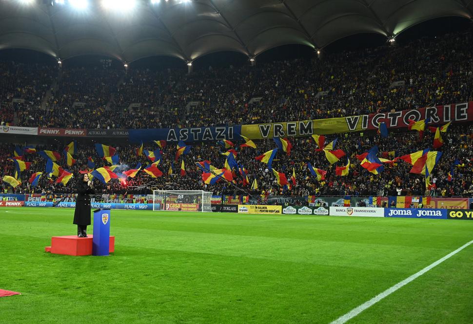 Imagini de senzaţie de la petrecerea tricolorilor după calificarea la EURO 2024. Dedicaţii pe manele cântate de Adi de la Vâlcea 870606