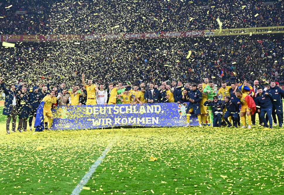 Imagini de senzaţie de la petrecerea tricolorilor după calificarea la EURO 2024. Dedicaţii pe manele cântate de Adi de la Vâlcea 870607