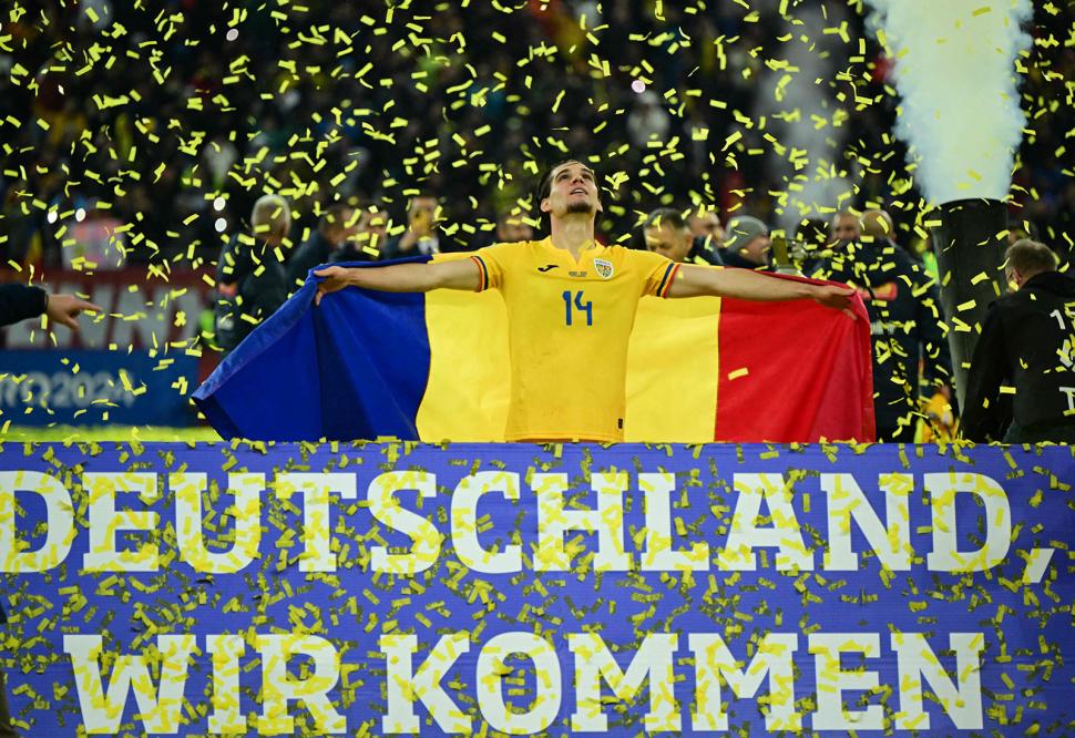 Imagini de senzaţie de la petrecerea tricolorilor după calificarea la EURO 2024. Dedicaţii pe manele cântate de Adi de la Vâlcea 870608