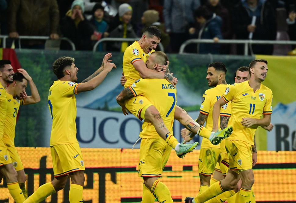 Imagini de senzaţie de la petrecerea tricolorilor după calificarea la EURO 2024. Dedicaţii pe manele cântate de Adi de la Vâlcea 870609