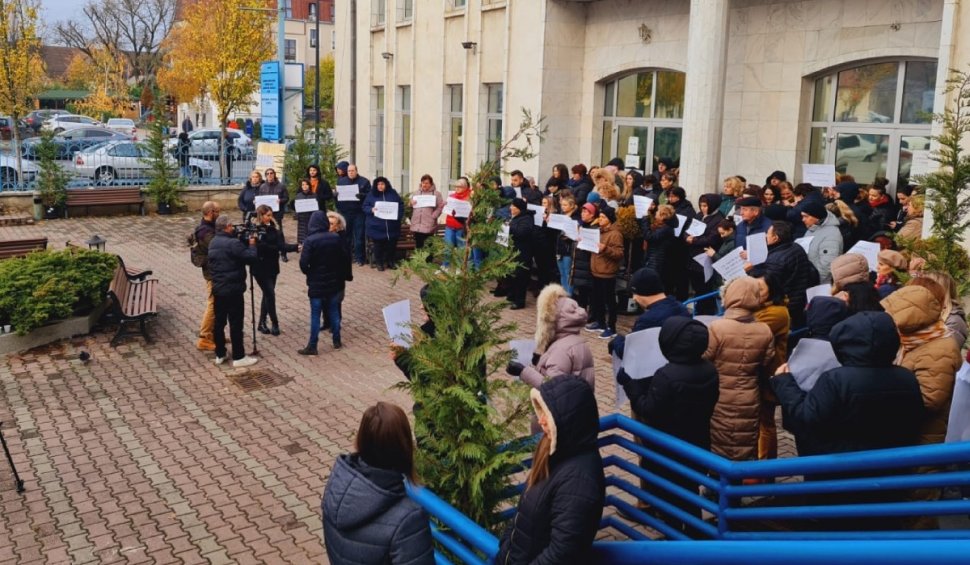 Protest la Ministerul Muncii: "Există diferenţe salariale de peste 2.000 lei net între noi și alți colegi din Administrație"
