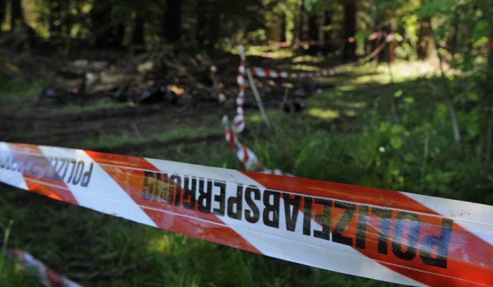 Bărbat mort de câțiva ani, găsit într-o pădure din Germania. Un pașaport românesc se afla lângă el | Zăcea într-un "cort" din crengi