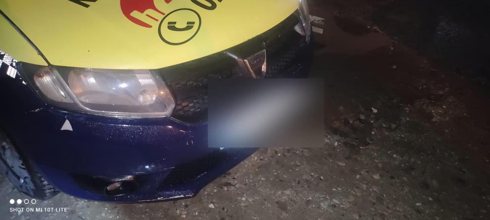 Cinci tineri, prinși de polițiști în timp ce aruncau cu ouă în mașinile de pe stradă, ca "să se distreze", în Târgu Jiu 870898