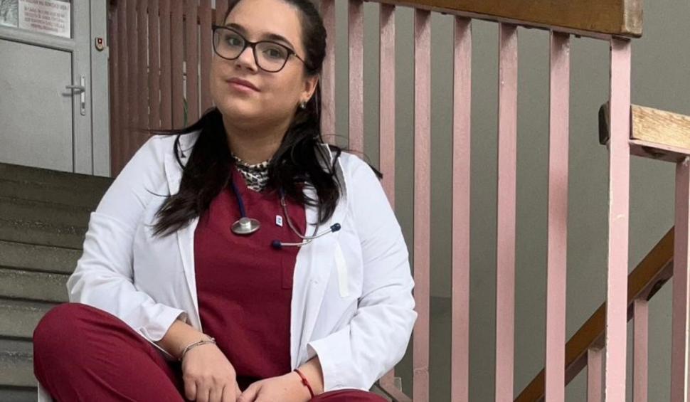 Povestea impresionantă a Mariei, singura femeie instrumentist de la Junii Sibiului. În paralel, tânăra este studentă la Medicină și lucrează și la mall 870999