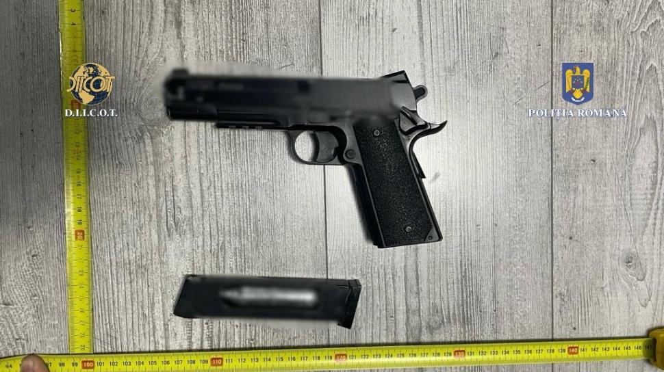 Percheziţii la clanul Caran, cea mai puternică grupare interlopă din România | Liderii au fost săltaţi de mascaţi de la o petrecere 870887