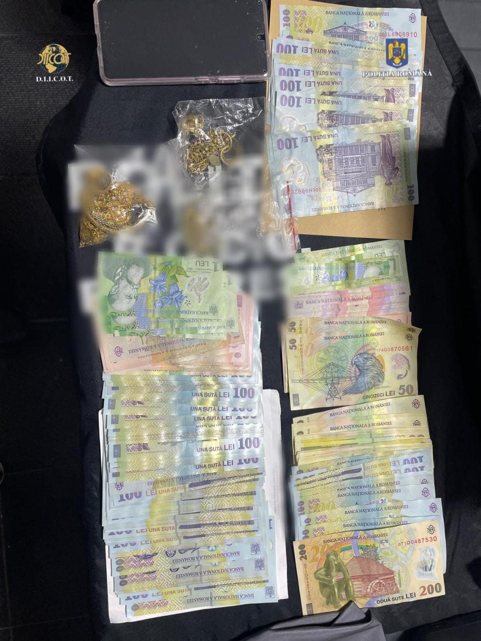 Teancuri de bancnote de 1 leu găsite la cămătari din București, în urma perchezițiilor DIICOT 870960