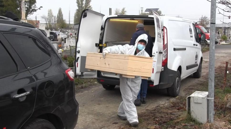 Cadavrul unei femei moarte de COVID în Arad, deshumat după trei ani de la începerea anchetei 871182