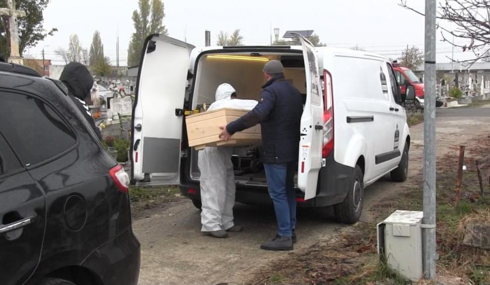 Cadavrul unei femei moarte de COVID în Arad, deshumat după trei ani de la începerea anchetei 871183