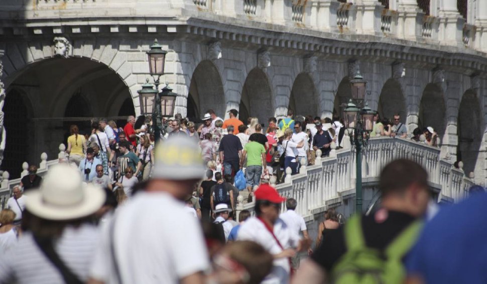 Veneția introduce o taxă pentru turiști în încercarea de a opri supraaglomerarea orașului în weekenduri