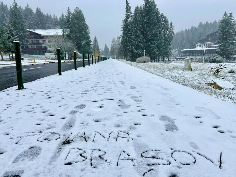 Zăpada îi aduce la munte pe turiști | Imagini spectaculoase din stațiunile montane unde ninge ca-n povești 871417