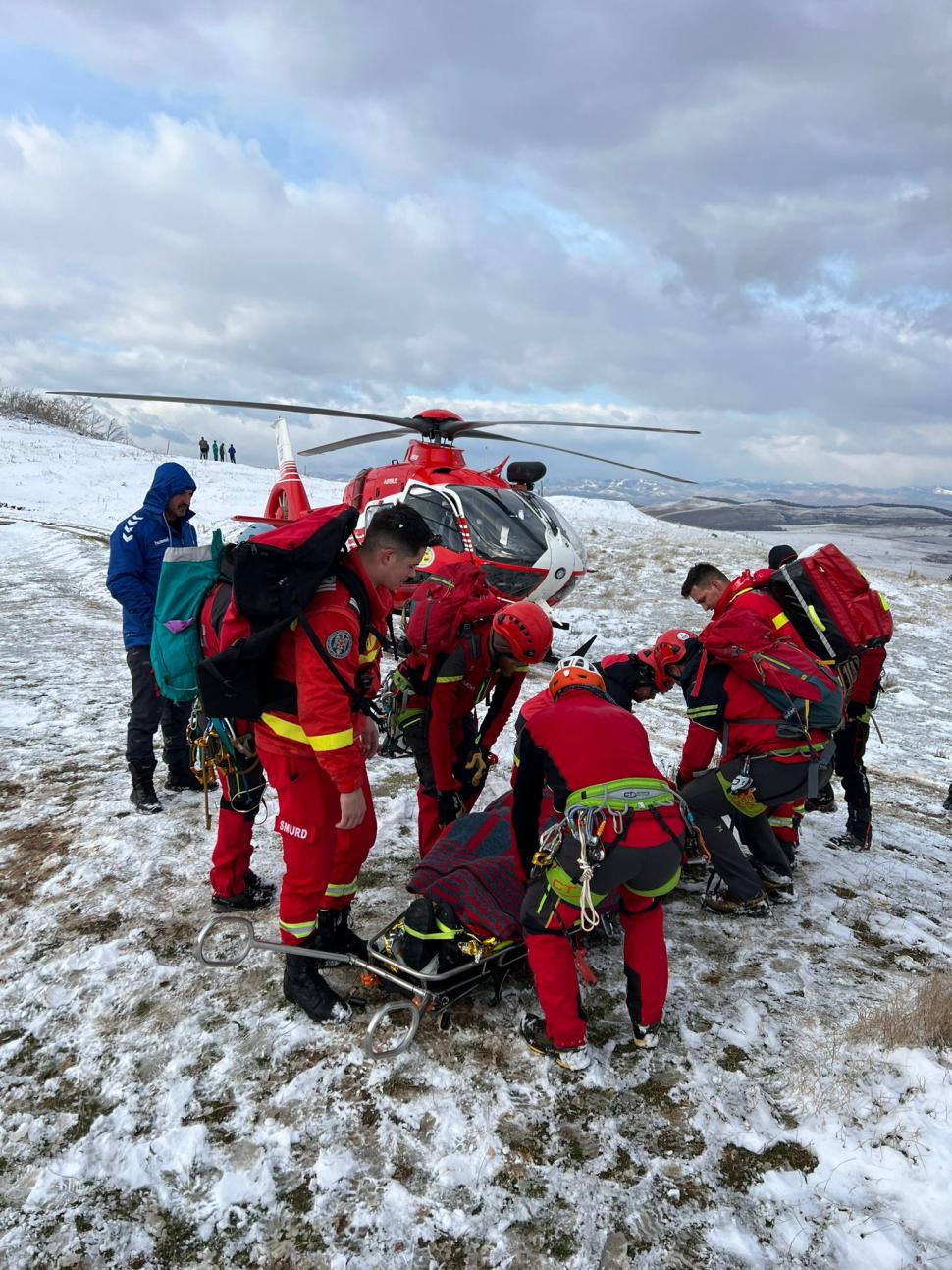 Un bărbat care se afla la vânătoare a căzut de pe o stâncă, între Câlnic și Căpâlna. Intervenție dificilă a salvatorilor 871593