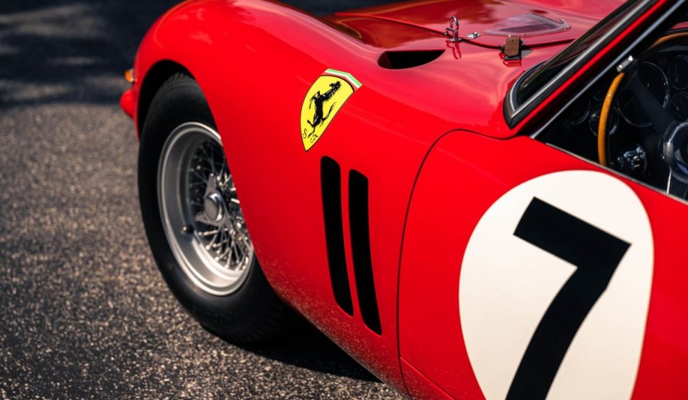 Cel mai scump Ferrari scos vreodată la licitaţie a fost vândut pentru 51,7 milioane dolari