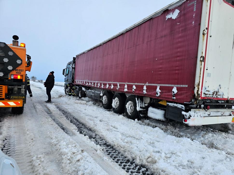 Raed Arafat: "314.000 de persoane au rămas fără curent electric. DSU şi MAI vor trimite generatoare" 871603