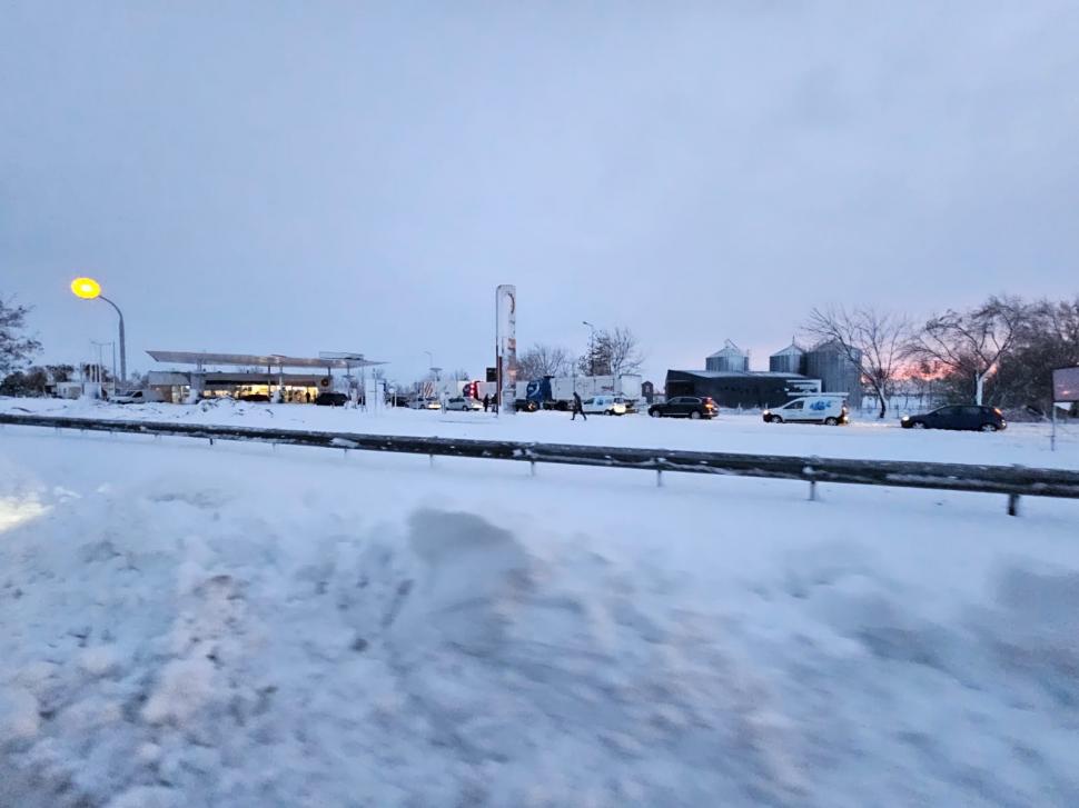 Raed Arafat: "314.000 de persoane au rămas fără curent electric. DSU şi MAI vor trimite generatoare" 871607