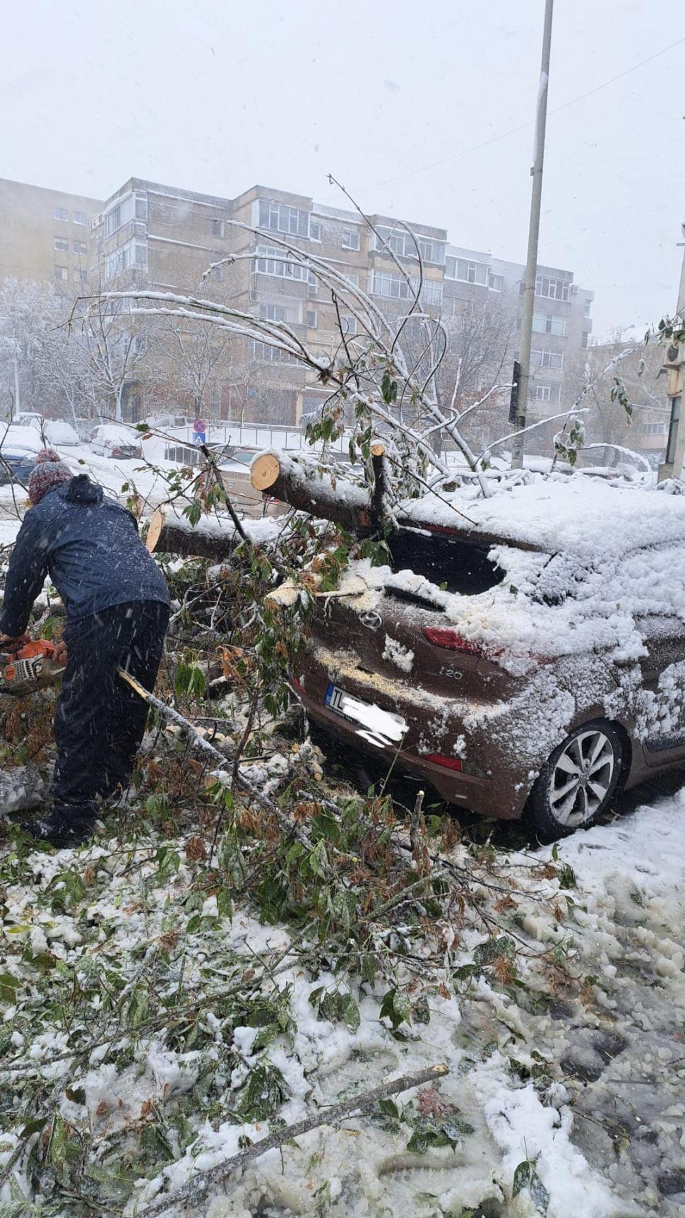 Şcoli închise în Brăila, Galaţi şi Tulcea | Elevii nu vor merge luni la cursuri din cauza viscolului 871565