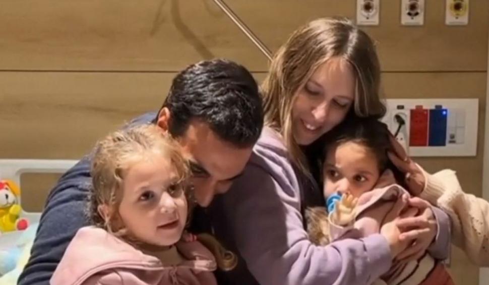 Teroriștii au eliberat al doilea grup de ostatici, după ore întregi de discuții | Imagini emoționante cu întâlnirea dintre ostaticii eliberați și familiile lor 871523