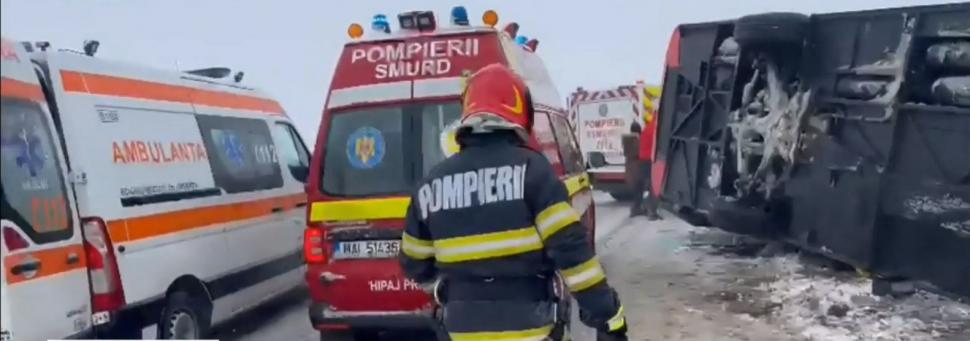 15 oameni au fost răniți, după ce un autocar s-a răsturnat, în județul Vaslui. A fost activat Planul roșu de intervenție 871646