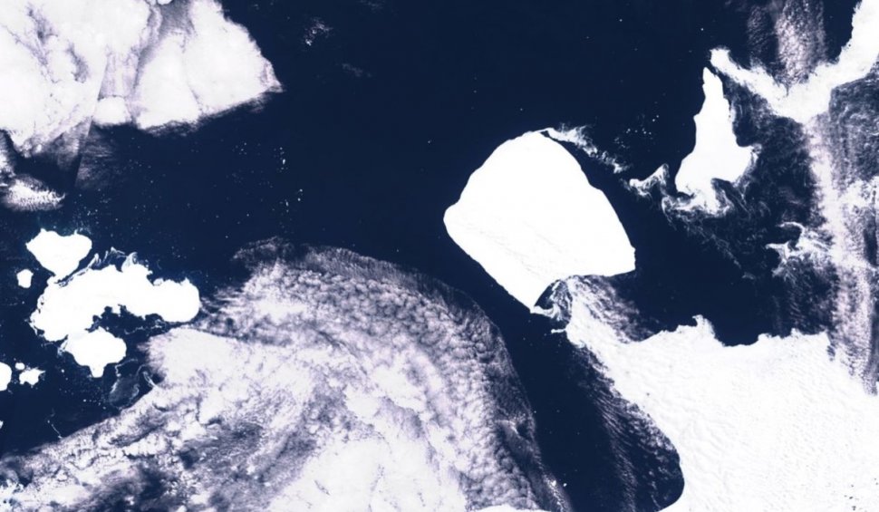 Cel mai mare aisberg din lume plutește în derivă dincolo de apele Antarcticii. Este de trei ori mai mare decât New York-ul