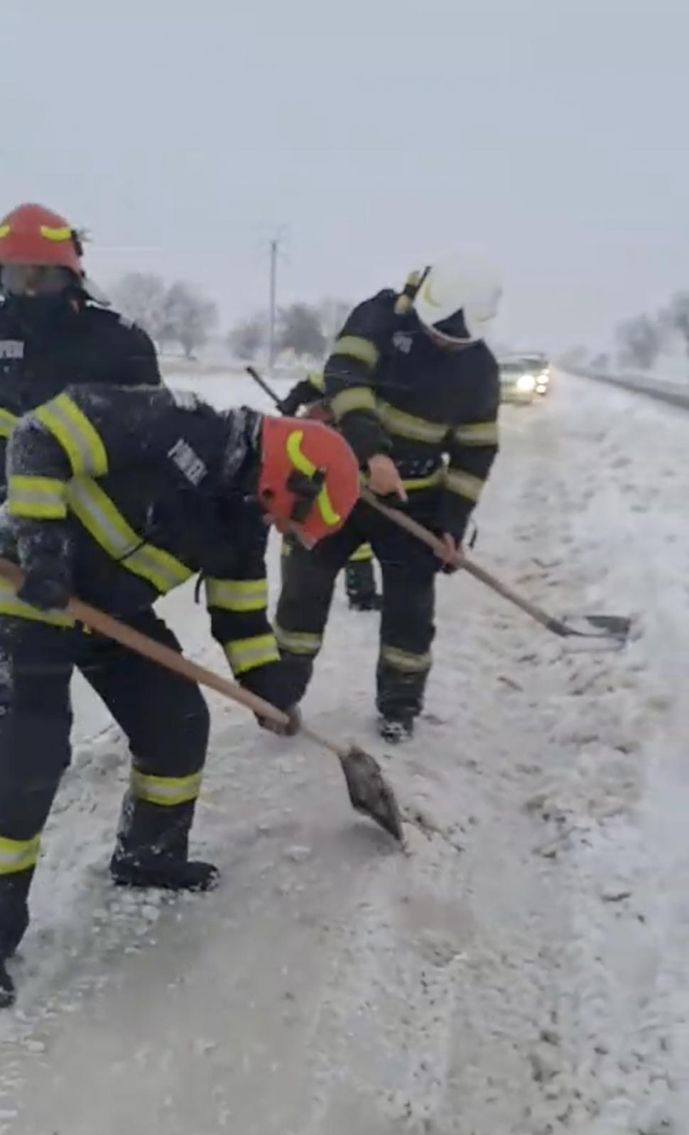 Fenomen meteo rar în România: Furtună de zăpadă cu tunete și fulgere în mai multe județe din țară 871796