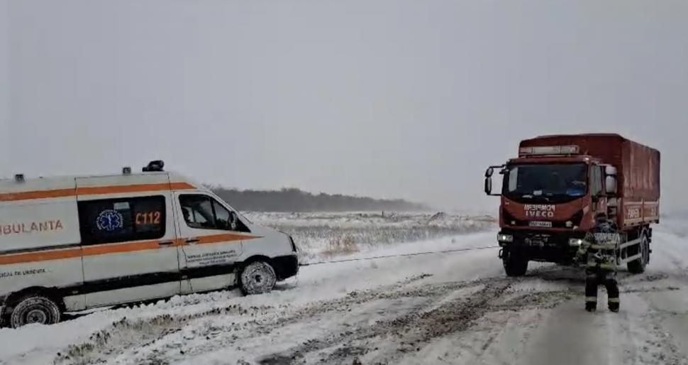 Fenomen meteo rar în România: Furtună de zăpadă cu tunete și fulgere în mai multe județe din țară 871797