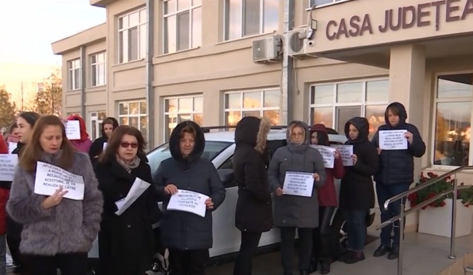 Seniorii riscă să nu primească pensia | Grevă generală în zeci de instituţii din România