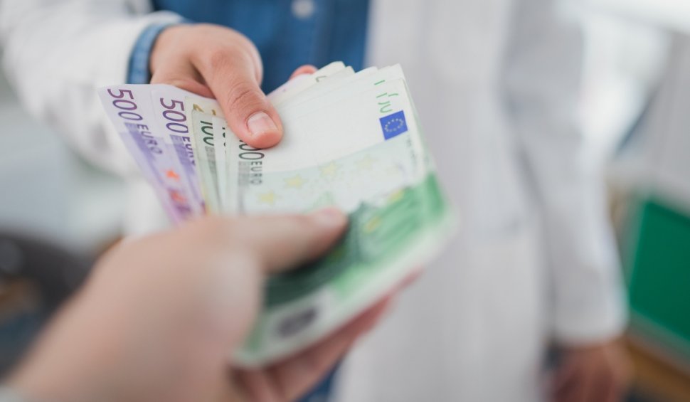 Medic oncolog din Suceava, trimis în judecată după ce a luat mită de 280 de ori într-o singură lună