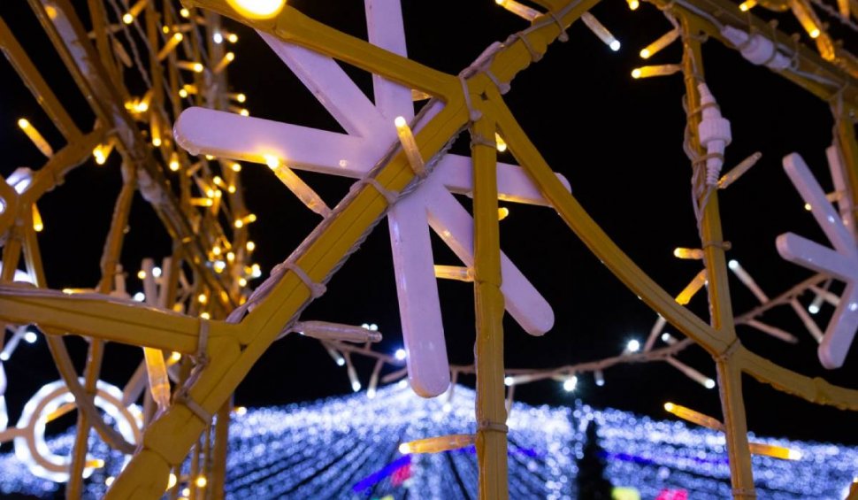 Orașul din România în care iluminatul festiv a fost amânat. Vântul puternic a produs numeroase avarii la rețeaua de electricitate
