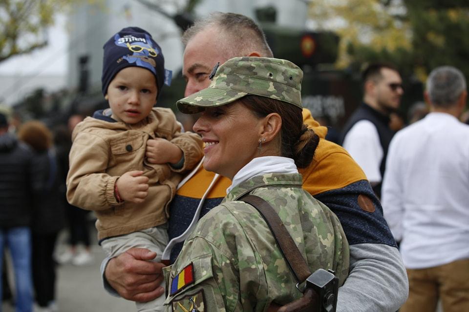 "Sunt mandră de această şansă" | Ea este Maria, mamă a patru copii, care s-a înrolat în armată la 42 de ani 872065